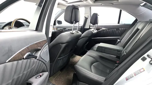 Mercedes-Benz E-Class W211 E350 2008 11