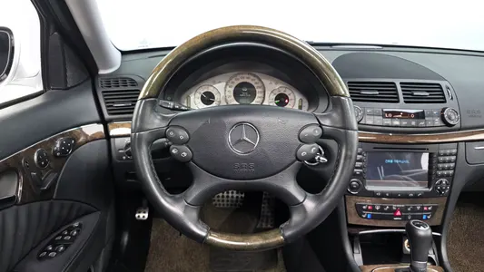 Mercedes-Benz E-Class W211 E350 2008 12