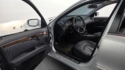 Mercedes-Benz E-Class W211 E350 2008 10