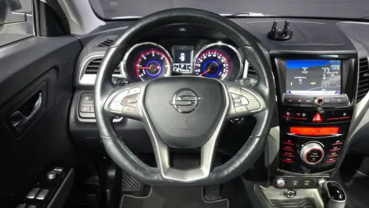 KG Mobility Tivoli LX 4WD 2016 13