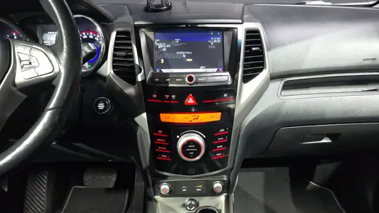 KG Mobility Tivoli LX 4WD 2016 14