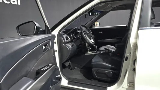 KG Mobility Tivoli LX 4WD 2016 10