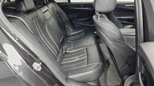 BMW 5 Series (G30) 530i xDrive M 2018 11