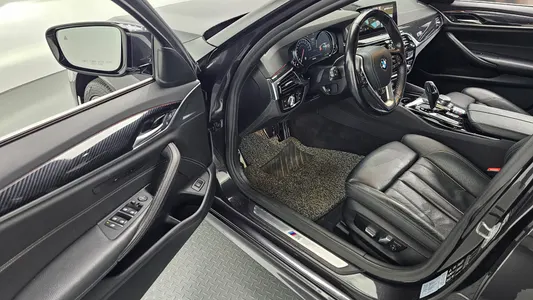 BMW 5 Series (G30) 530i xDrive M 2018 10