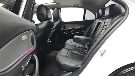 Mercedes-Benz E-Class W213 E200 2017 11