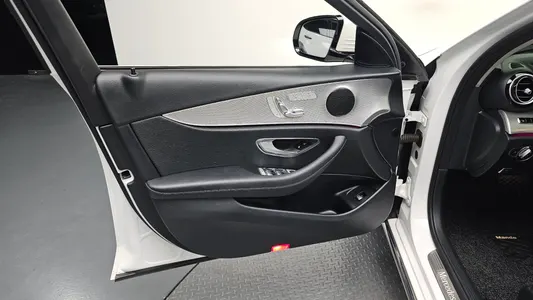 Mercedes-Benz E-Class W213 E200 2017 24