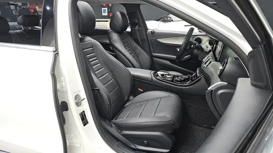 Mercedes-Benz E-Class W213 E200 2017 26