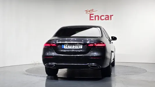 Mercedes-Benz E-Class W213 E300e 4MATIC 2021 4