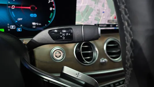 Mercedes-Benz E-Class W213 E300e 4MATIC 2021 9