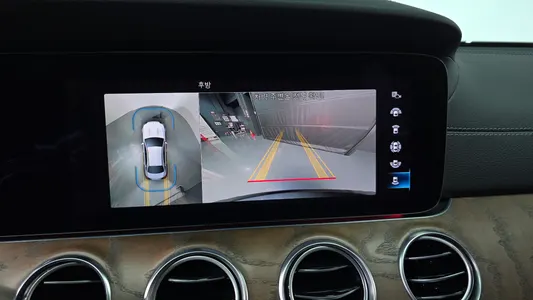 Mercedes-Benz E-Class W213 E300e 4MATIC 2021 14