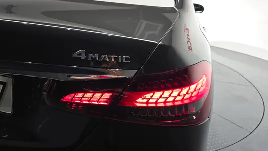 Mercedes-Benz E-Class W213 E300e 4MATIC 2021 23