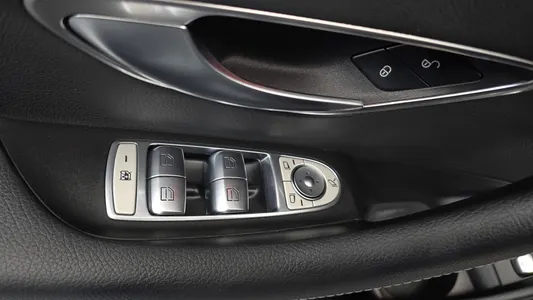Mercedes-Benz E-Class W213 E300e 4MATIC 2021 28