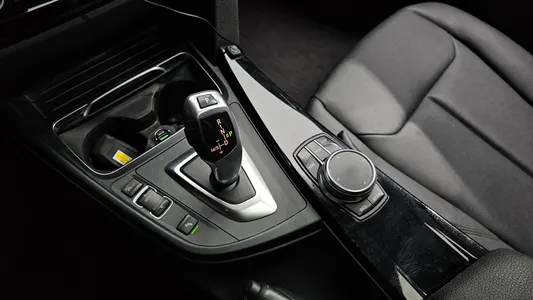 BMW 3 Series (F30) 320d 2017 9