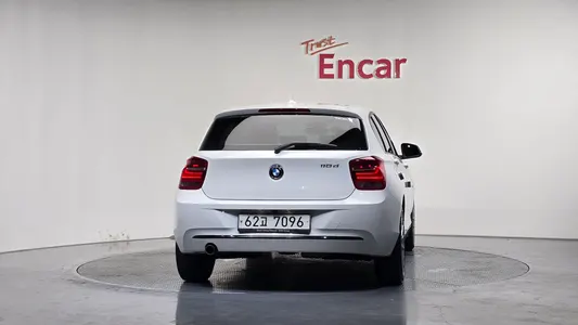 BMW 1 Series (F20) 118d 5 2015 4