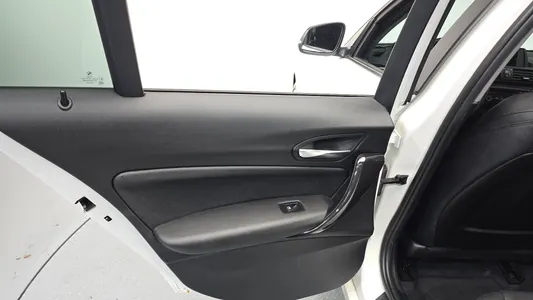 BMW 1 Series (F20) 118d 5 2015 26