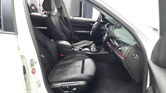 BMW 1 Series (F20) 118d 5 2015 27