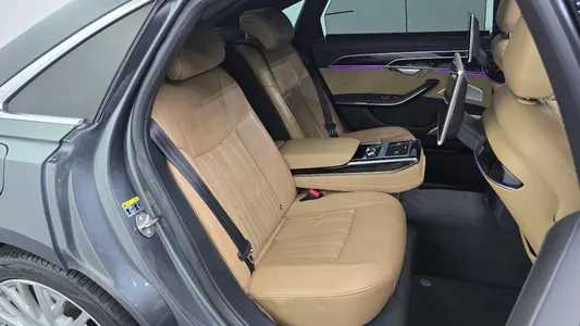 Audi A8 (D5) 55 TFSI LWB 2020 11