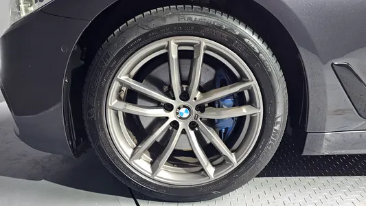 BMW 5 Series (G30) 530i M 2018 5