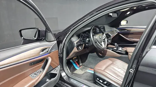 BMW 5 Series (G30) 530i M 2018 10