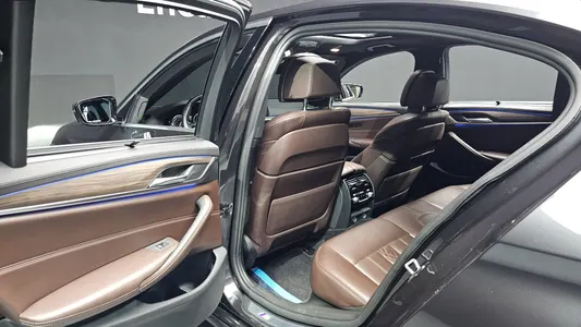 BMW 5 Series (G30) 530i M 2018 18