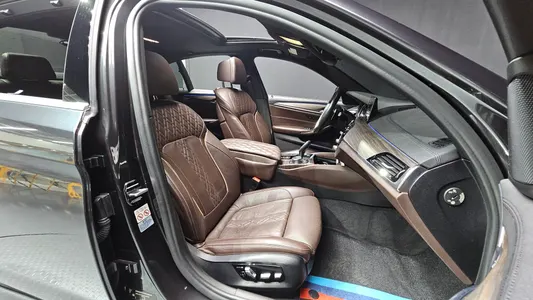 BMW 5 Series (G30) 530i M 2018 26