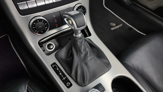 Mercedes-Benz SLK-Class 200 2012 9