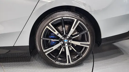 BMW 5 Series (G60) 530i xDrive M 2025 27