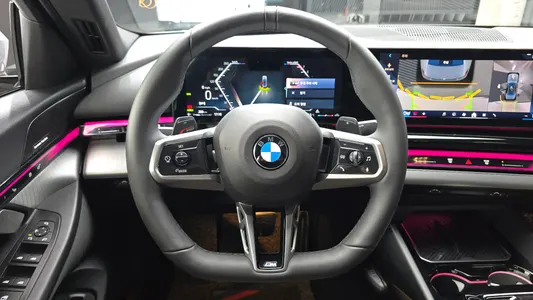 BMW 5 Series (G60) 520i M 2025 13