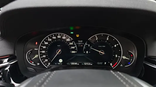 BMW 5 Series (G30) 520d 2018 8