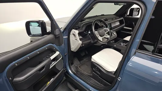 Land Rover (L663) 110 D300 HSE 2021 9