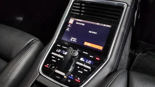 Porsche (971) 3.0 AWD 2018 19