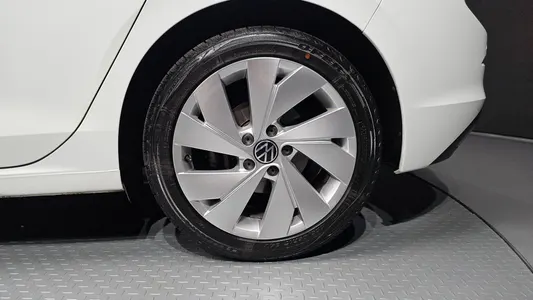 Volkswagen 8 2.0 TDI 2022 21