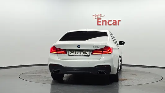 BMW 5 Series (G30) 520i M 2020 4