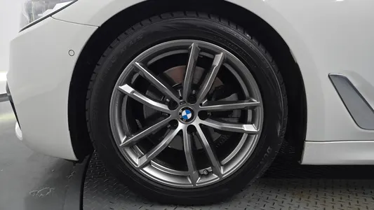 BMW 5 Series (G30) 520i M 2020 5