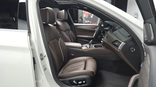 BMW 5 Series (G30) 520i M 2020 11