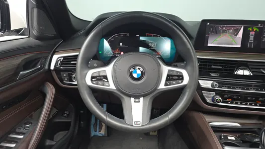 BMW 5 Series (G30) 520i M 2020 13
