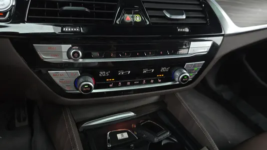 BMW 5 Series (G30) 520i M 2020 33