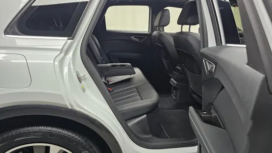 Audi Q4 e- (F4) 40 2023 11