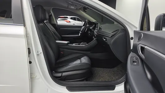 Hyundai (DN8) 2.0 LPG() 2019 26