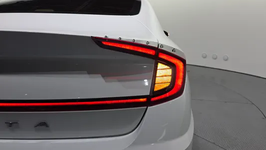 Hyundai (DN8) 2.0 LPG() 2019 23