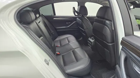 BMW 5 Series (F10) 520d 2015 11