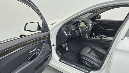 BMW 5 Series (F10) 520d 2015 10