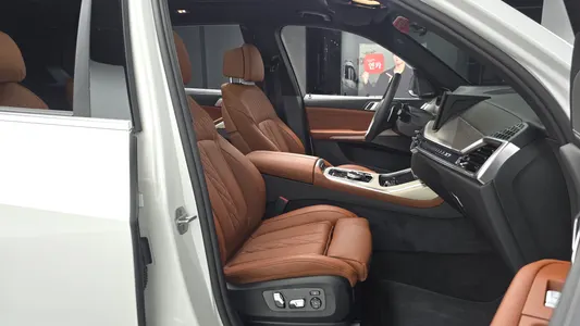 BMW X7 (G07) xDrive 40i 6 2025 10