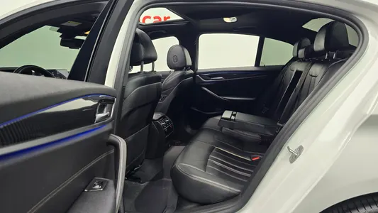 BMW 5 Series (G30) 530i M 2018 11