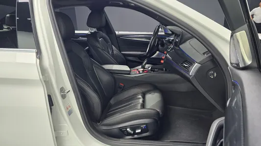 BMW 5 Series (G30) 530i M 2018 9