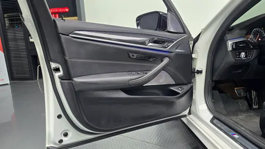 BMW 5 Series (G30) 530i M 2018 24