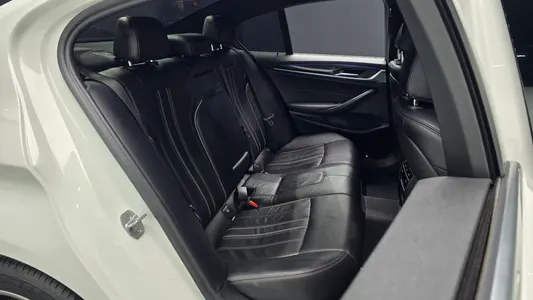 BMW 5 Series (G30) 530i M 2018 26