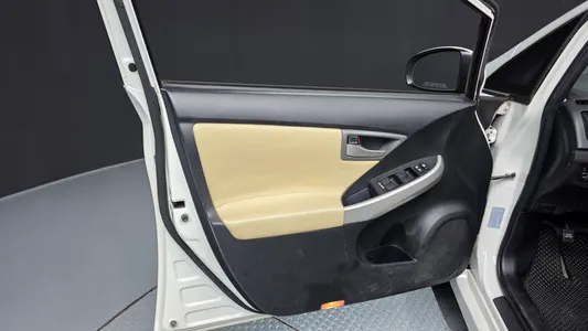Toyota 프리우스 1.8 E 2014 25