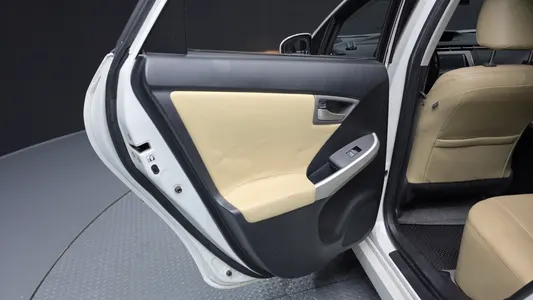 Toyota 프리우스 1.8 E 2014 26
