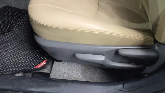 Toyota 프리우스 1.8 E 2014 32